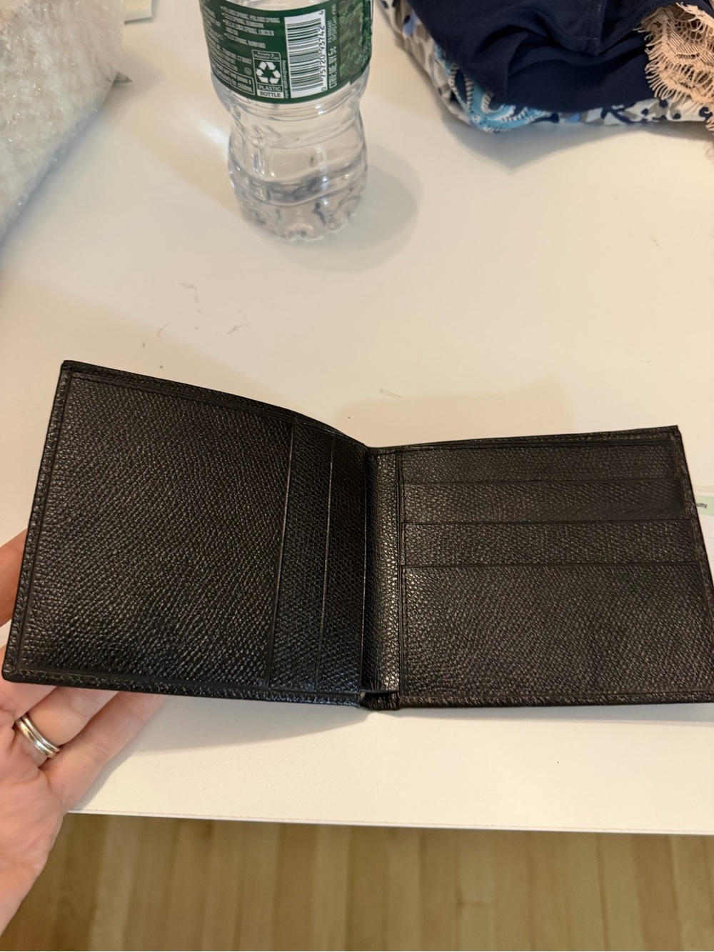 Burberrys Black Leather Men's Wallet with Gold Logo Plaque - Picture 3 of 10